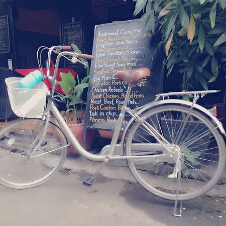 White River II Hostel Phnom Penh Exterior photo